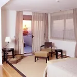 Hotel Angela Downtown 3*