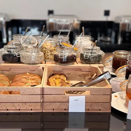 Otel Angela Downtown 3*