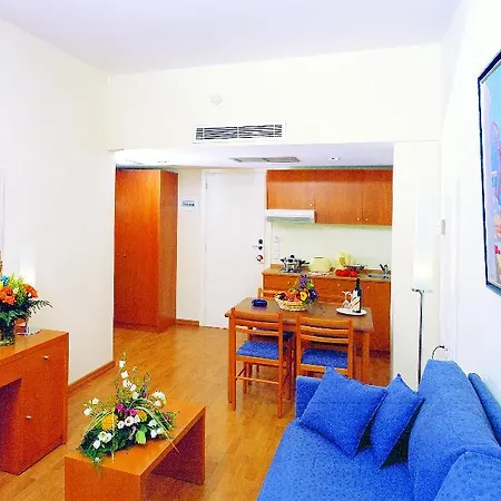 Angela Downtown ホテル 3*